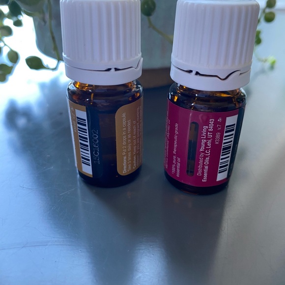 Young Living Copaiba and Purification blend - 5 ml each - Picture 3 of 3